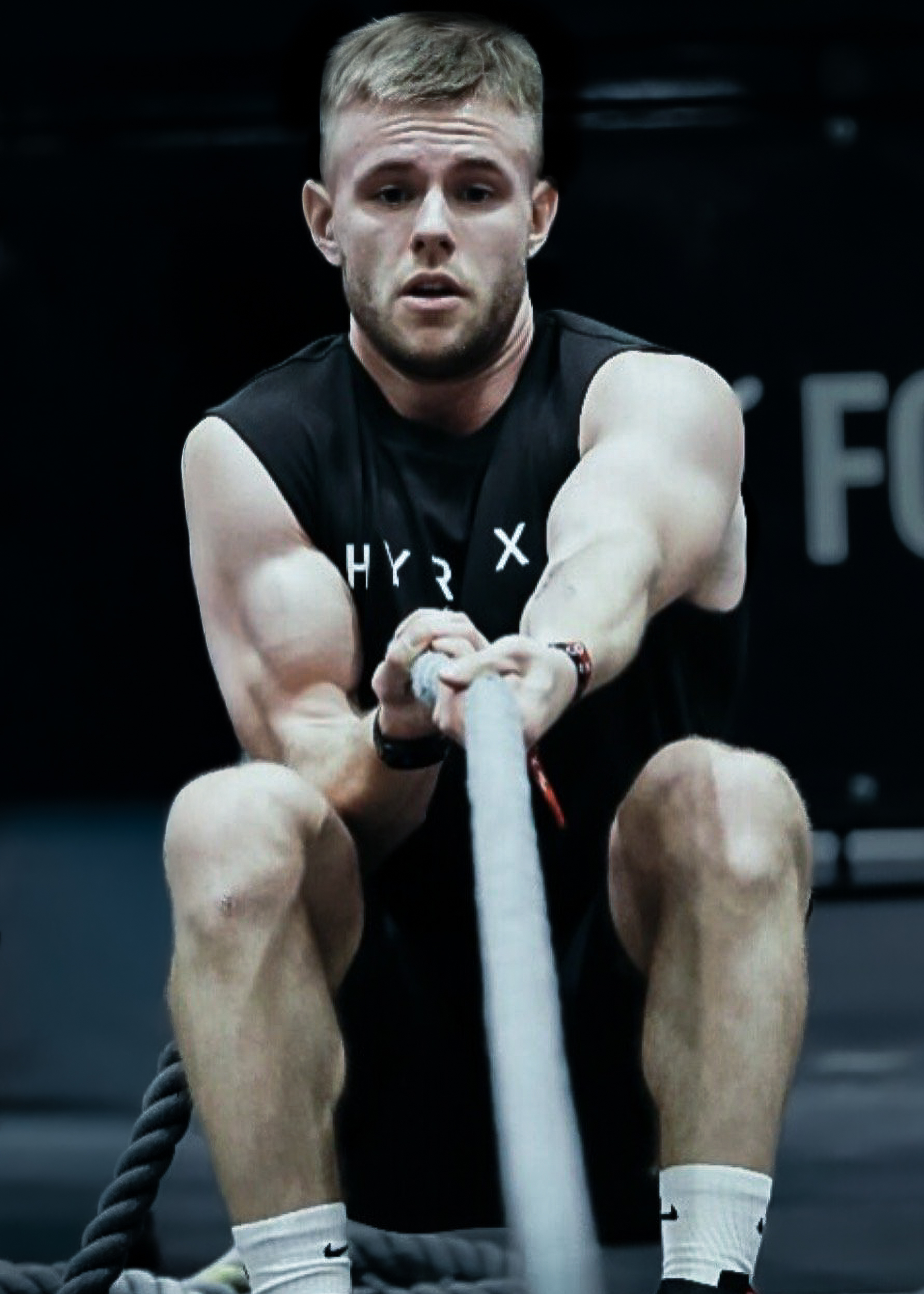 Dom Sharpe pulling a battle rope during a HYROX London race